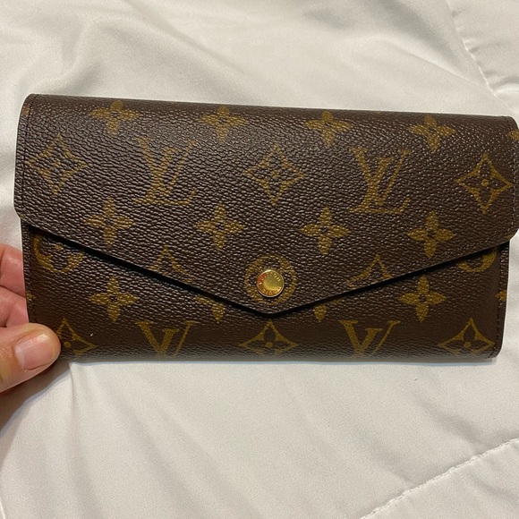 Louis Vuitton Sarah Wallet - Picture 6 of 6